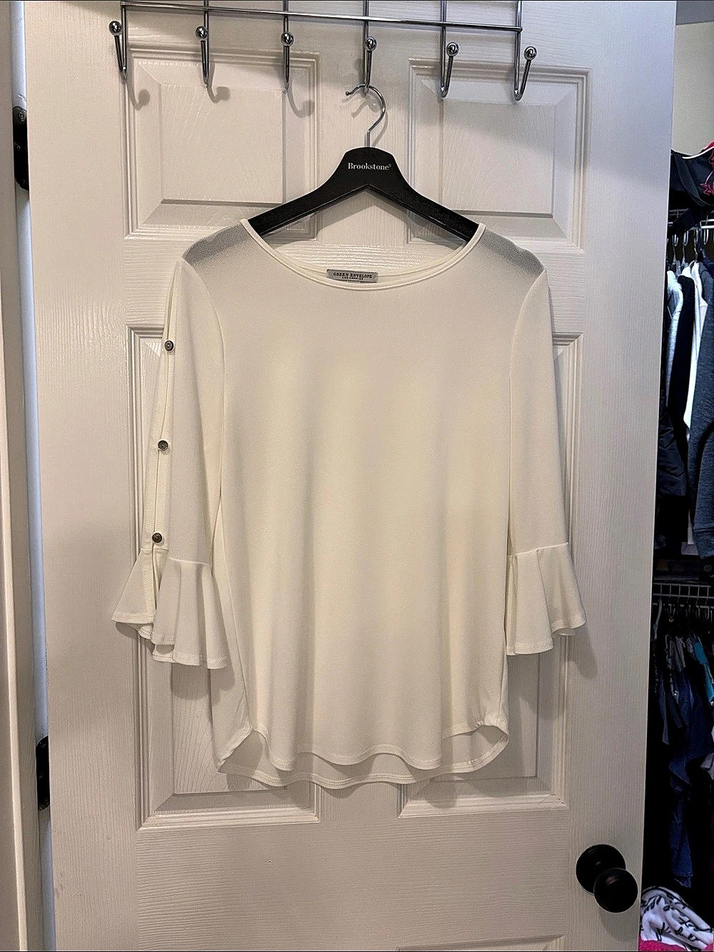 Green Envelope Ruffle Sleeve Blouse in White Size Medium Like New